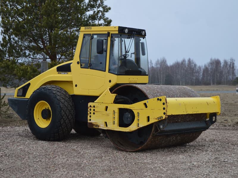 Виброкаток Bomag BW 213